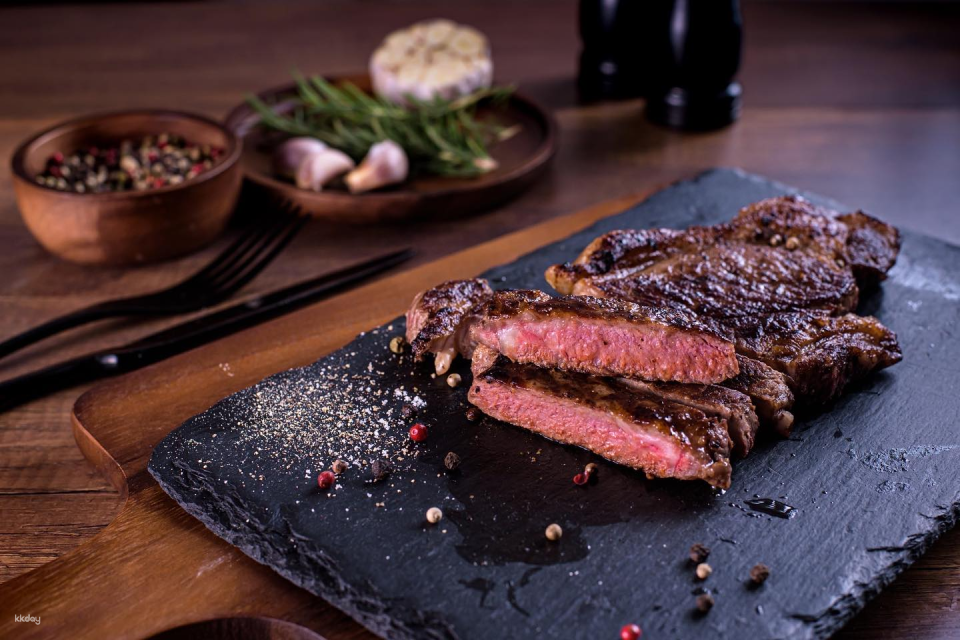 Lady Butcher | Nonthaburi Province - Photo 1 of 10