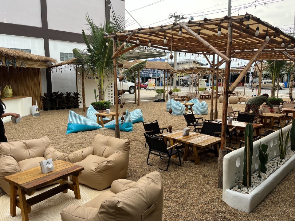 Lay Non Beach Seafood & Bistro | Nonthaburi Province - Photo 1 of 10