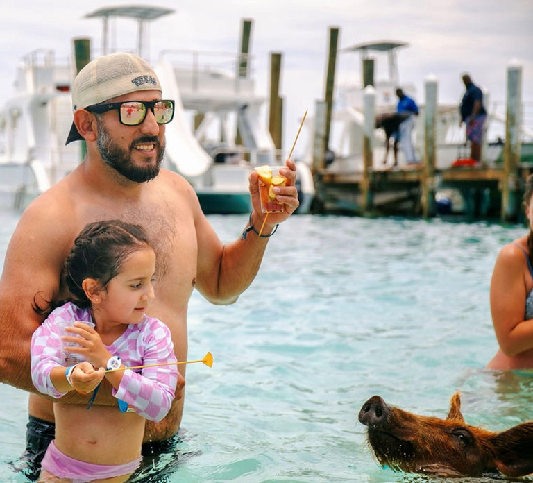 Nassau: Swimming Pigs of Rose Island Water Taxi - Photo 1 of 10