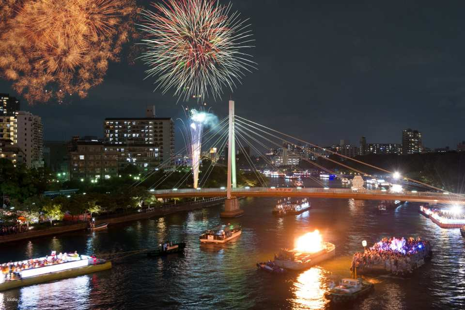 Osaka Tenjin Matsuri Fireworks Festival (Boat procession) - Photo 1 of 11