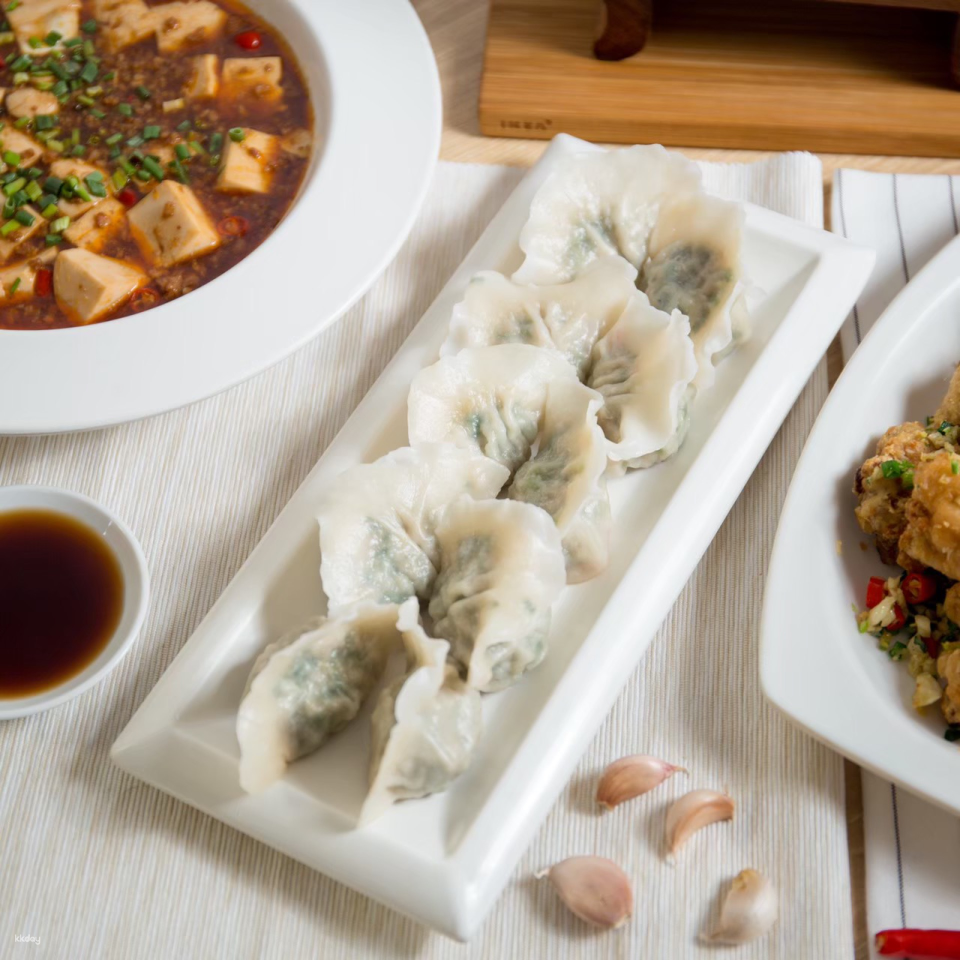 Panda King Samphran | Nakhon Pathom - Photo 1 of 10