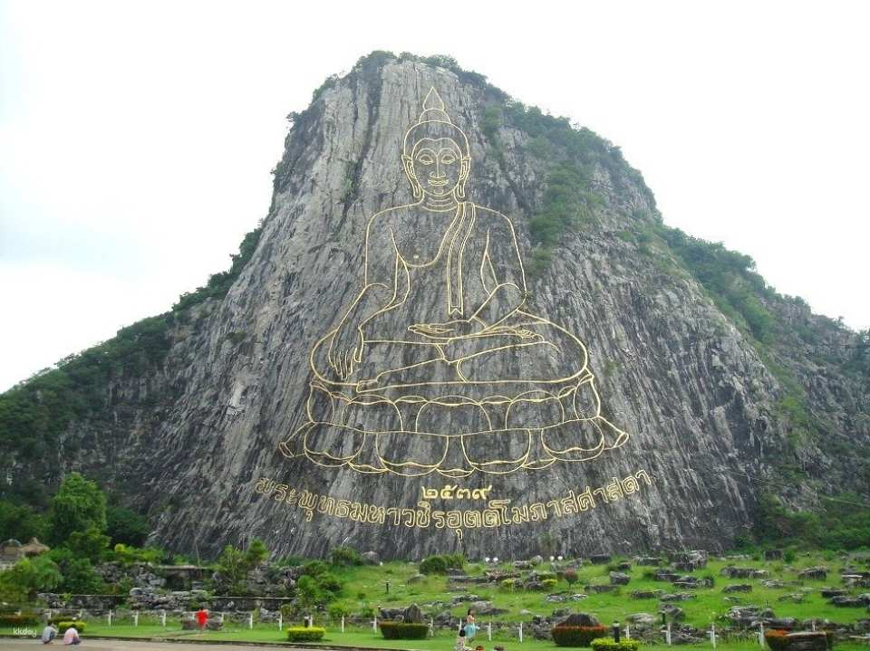 Pattaya Private City Tour + Bangkok/Pattaya Hotel/Airport Drop-off (Includes Nong Nooch Village admission ticket, 120-minute Thai massage, floating market admission ticket, Golden Cliff Temple, and elephant trekking) - Photo 1 of 6