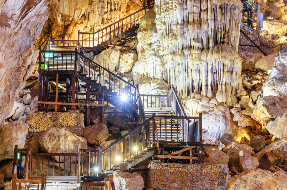クアンビン の Phong Nha – Ke Bang National Park Cave: Zipline Dark