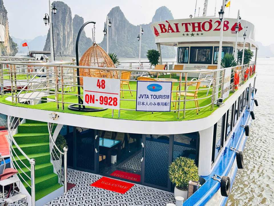 [Private charter/Japanese guide] 4-hour Halong Bay cruise + seafood lunch + highway travel | Choice of airport transfers & AEON MALL/airport transfers & hot springs & Bun Cha Obama dinner plans available - Photo 1 of 10