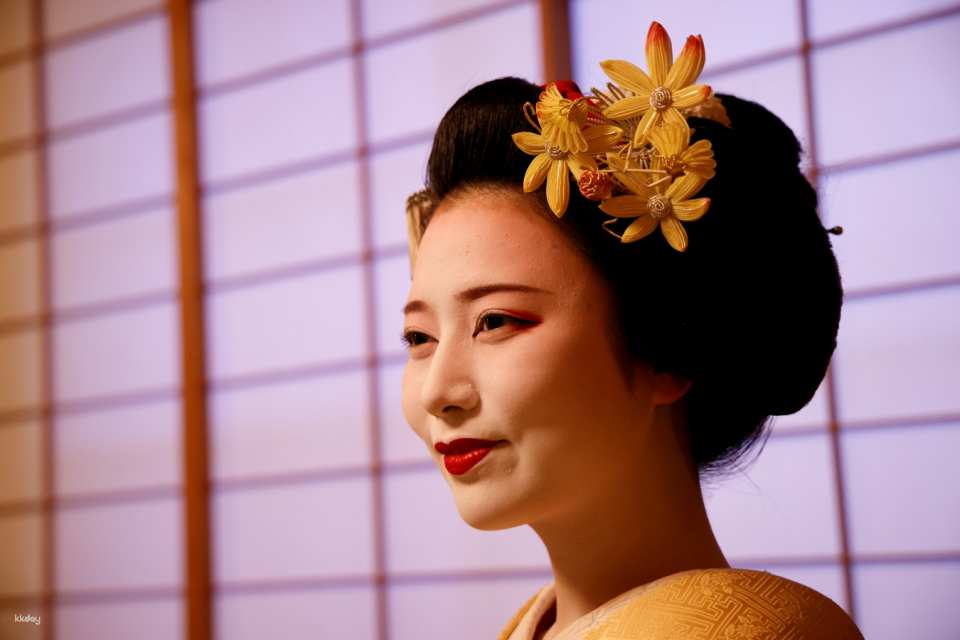 Private Maiko Performance During Traditional Ozashiki Dining - Photo 1 of 9