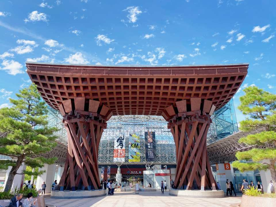 Two-Day Private charter car Tour: Shirakawa-go Gassho-zukuri Village + Hida Takayama Old Town + Kanazawa Kenrokuen Garden + 21st Century Museum of Contemporary Art + Omi-cho Seafood Market + Higashi Chaya-gai (Eastern Tea House Street) | Departing from Nagoya on the Shoryudo Road - Photo 1 of 10