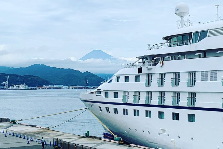 A cruise ship and Mt.Fuji