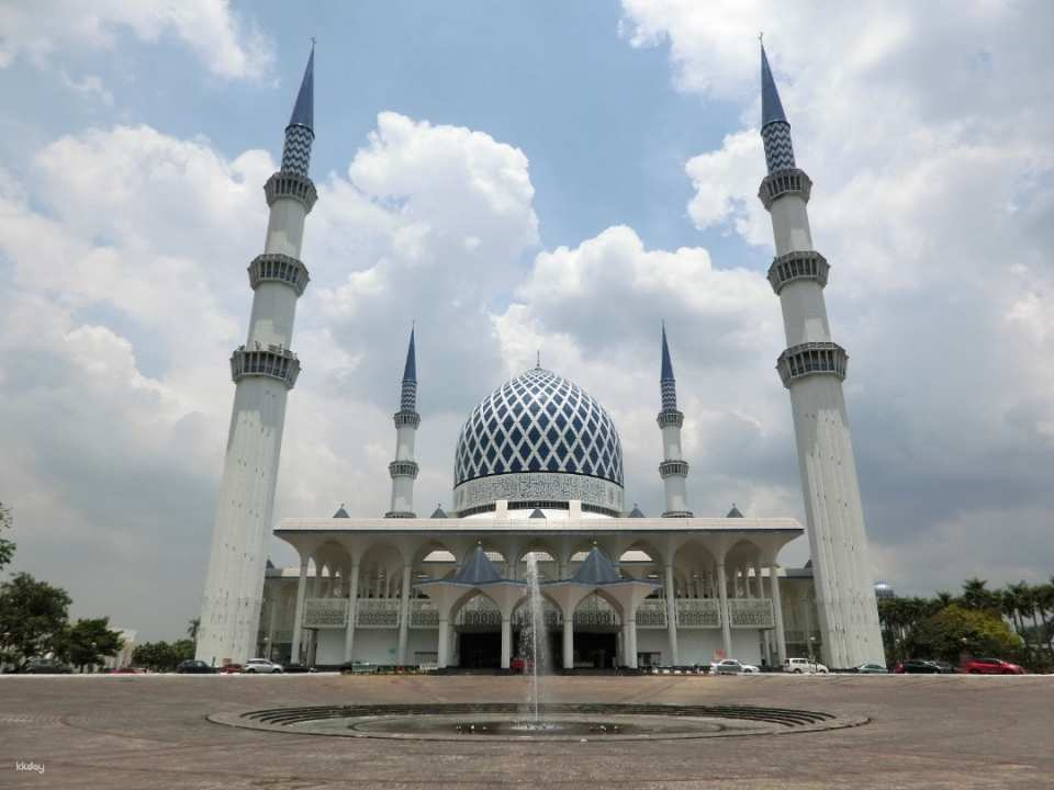 Putrajaya & Shah Alam Mosque Discovery Tour with Professional Japanese Guide - Photo 1 of 5