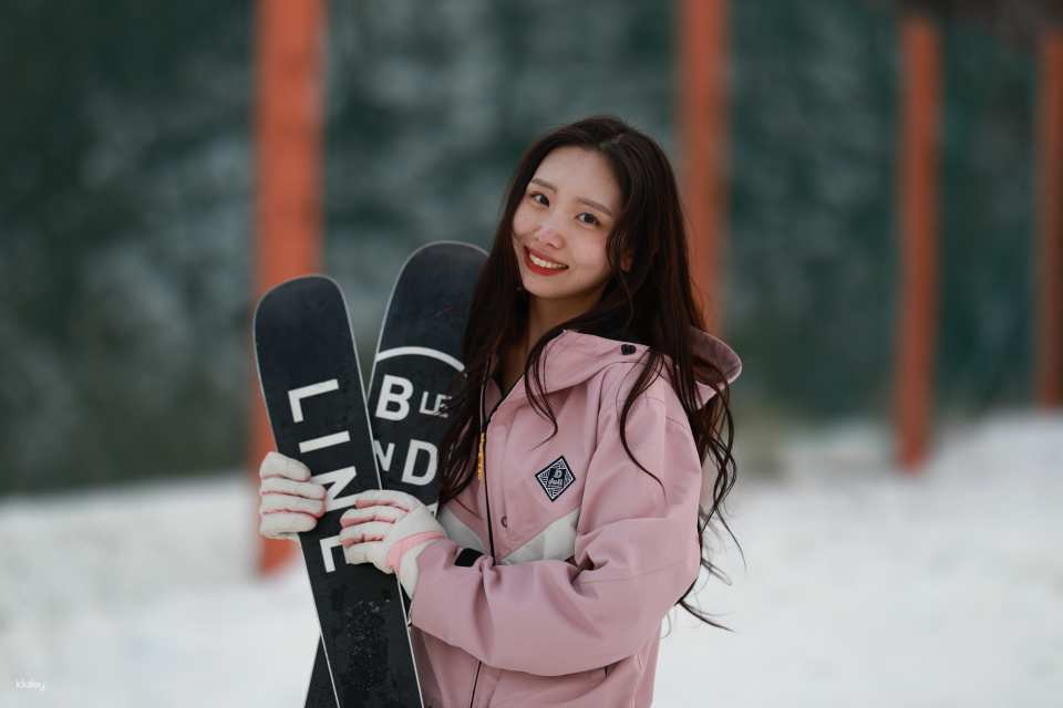 Jisan Ski Resort + Termeden SPA | Small Group Ski Lesson + Hot Spring Healing Day Tour | Round-trip from Seoul - Photo 1 of 10