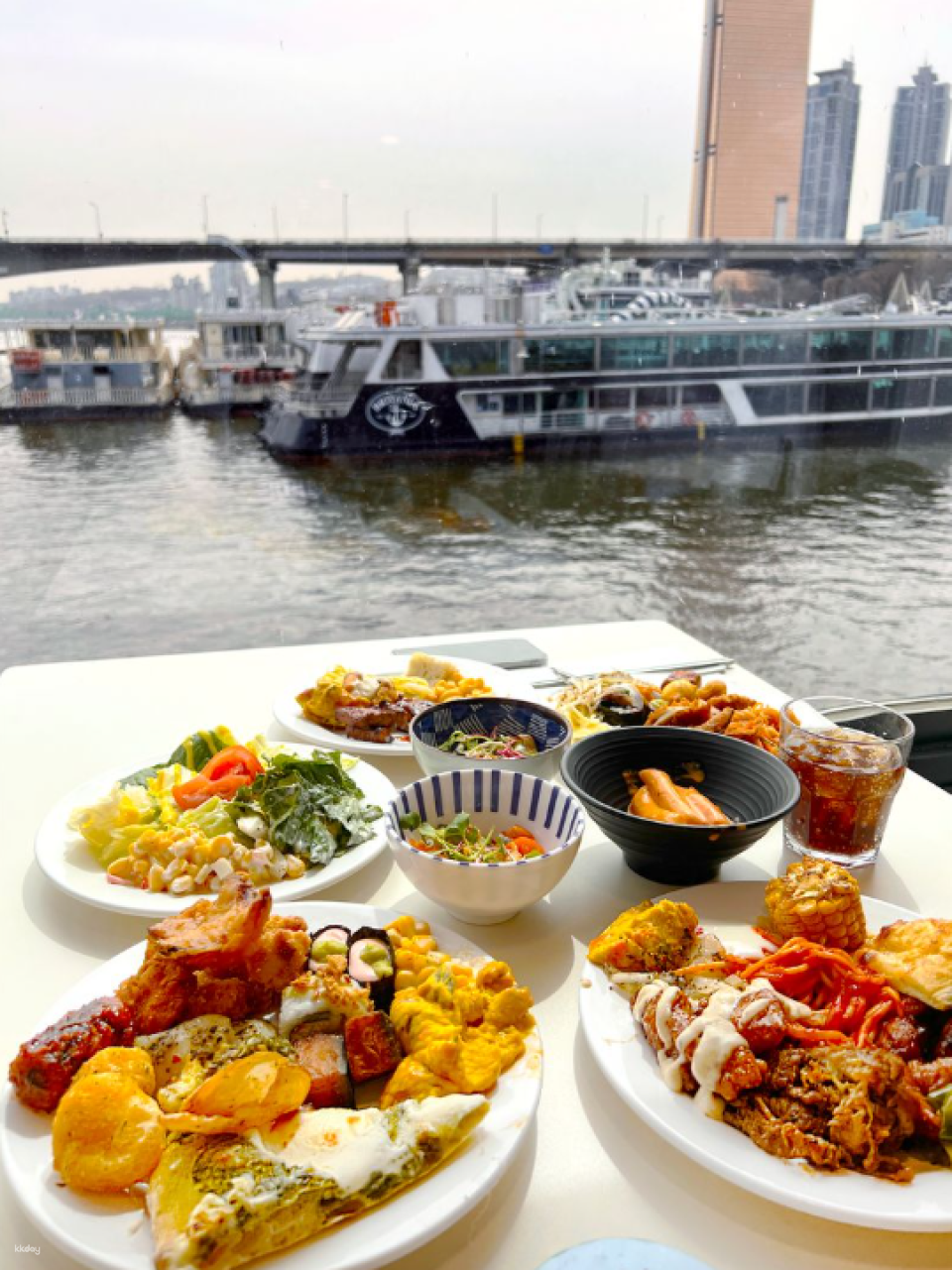 [Seoul] Eland Yeouido Hangang River Ashley Buffet + Cruise Package - Photo 1 of 10