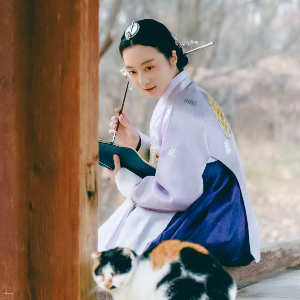 Seoul Gyeongbokgung Palace Hanbok Photoshoot Experience | Hansungan (Korean Moment) - Photo 1 of 10
