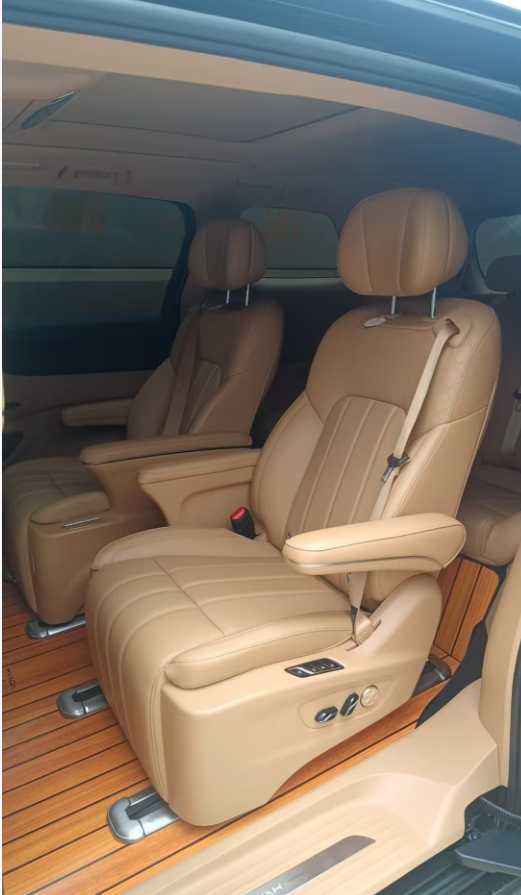 Shenzhen Airport - One-Way Pickup Service to Hotels in Nanshan / Luohu / Futian District [7-Seater Vehicle] - Photo 1 of 2