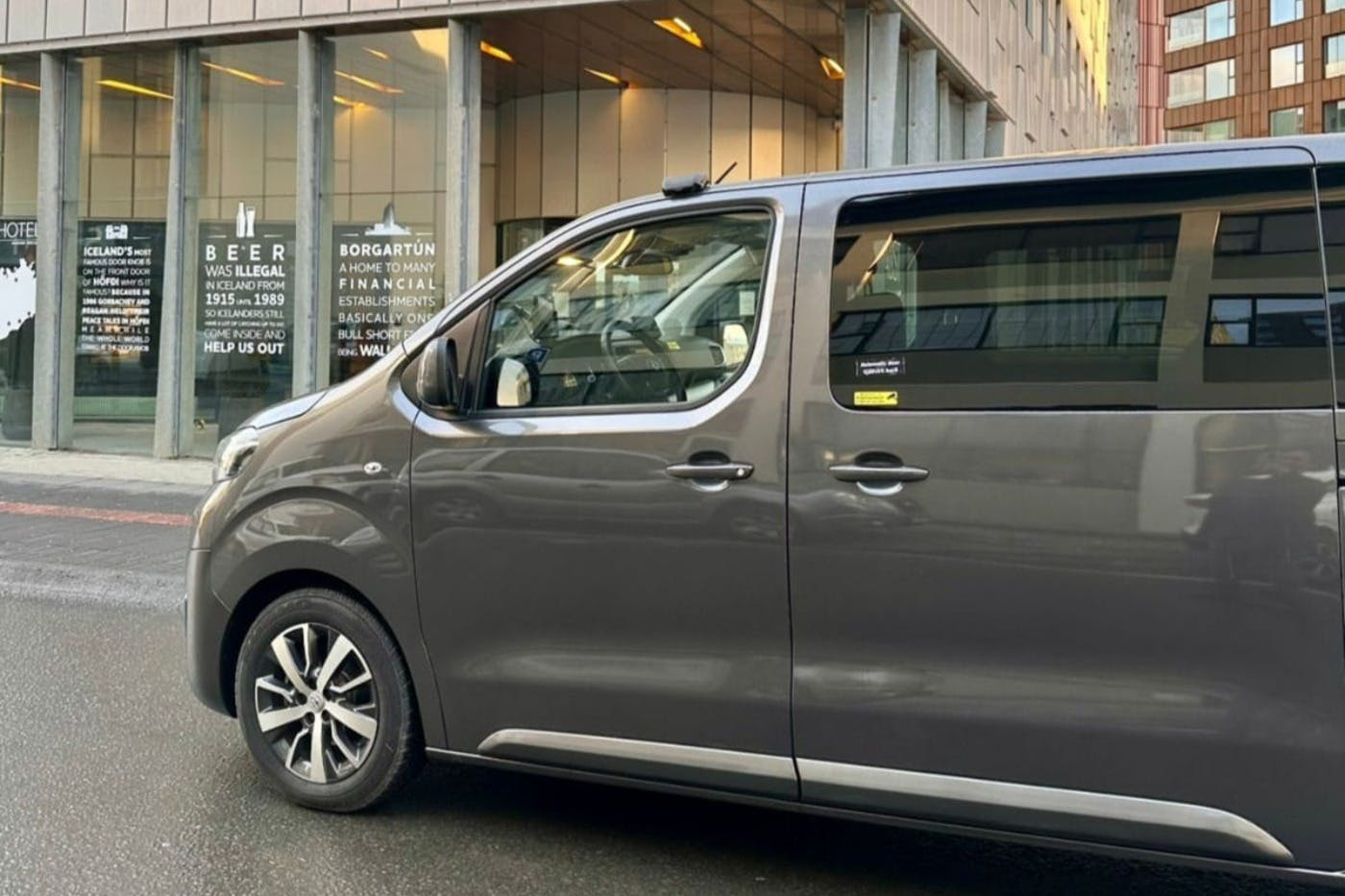 Skarfabakki Cruise Terminal: One-way Private Transfer from Keflavík Airport - Photo 1 of 7