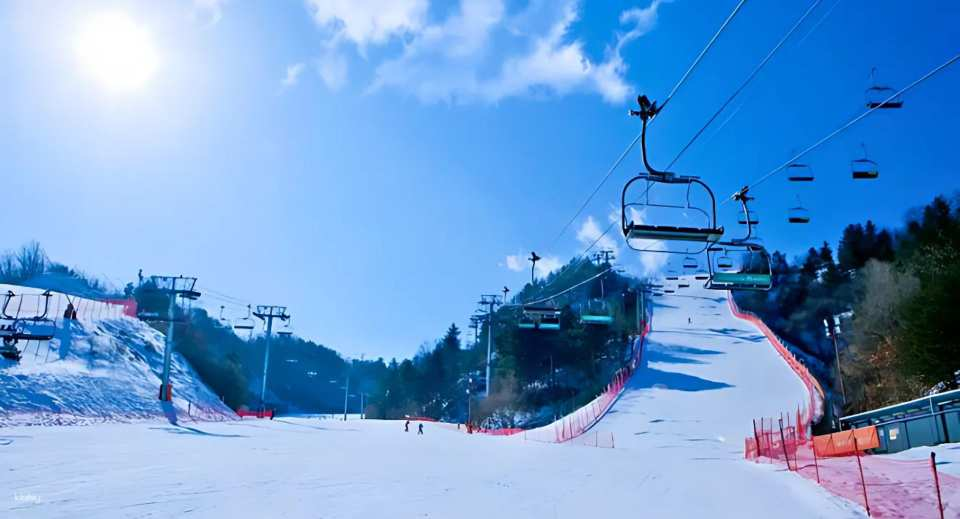 [Korea] 2D1N/3D2N Daemyung Vivaldi Park Ski Tour from Seoul | Includes Resort Stay, Ski Package, and Transfers - Photo 1 of 7