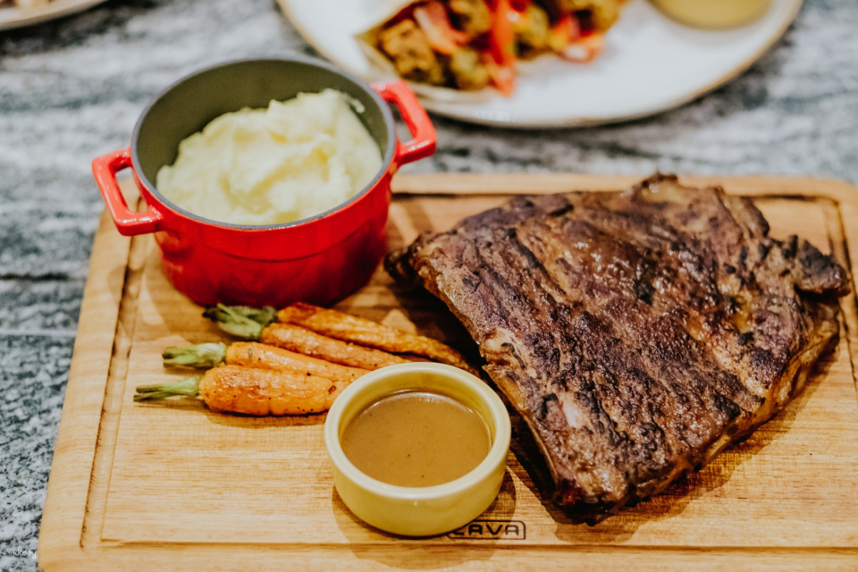 Surf Bar at Courtyard by Marriott North (Pattaya) | ประเทศไทย - Photo 1 of 9