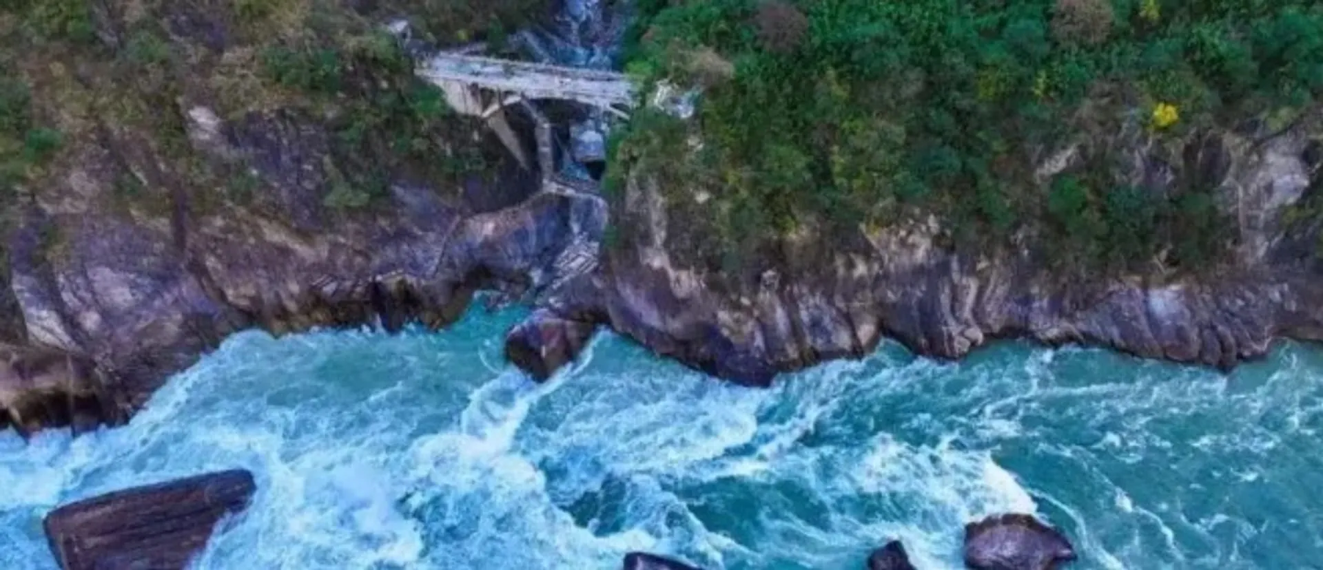 Tiger Leaping Gorge + Haba Snow Mountain + Hui Village Muslim