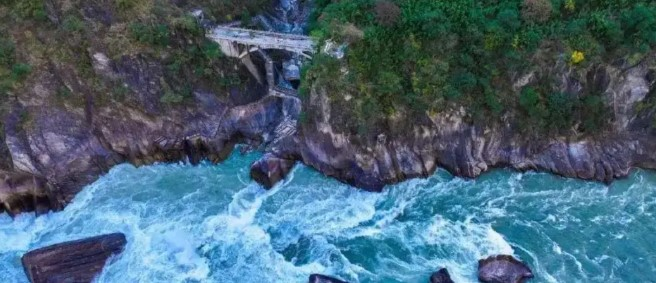 Tiger Leaping Gorge + Haba Snow Mountain + Hui Village Muslim Private Tour - Photo 1 of 3