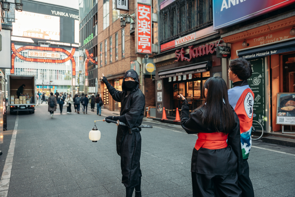 【Tokyo, Shinjuku】 Walking Tour of Kabukicho and Golden Gai with a Ninja Guide (60 Minutes) - Photo 1 of 13