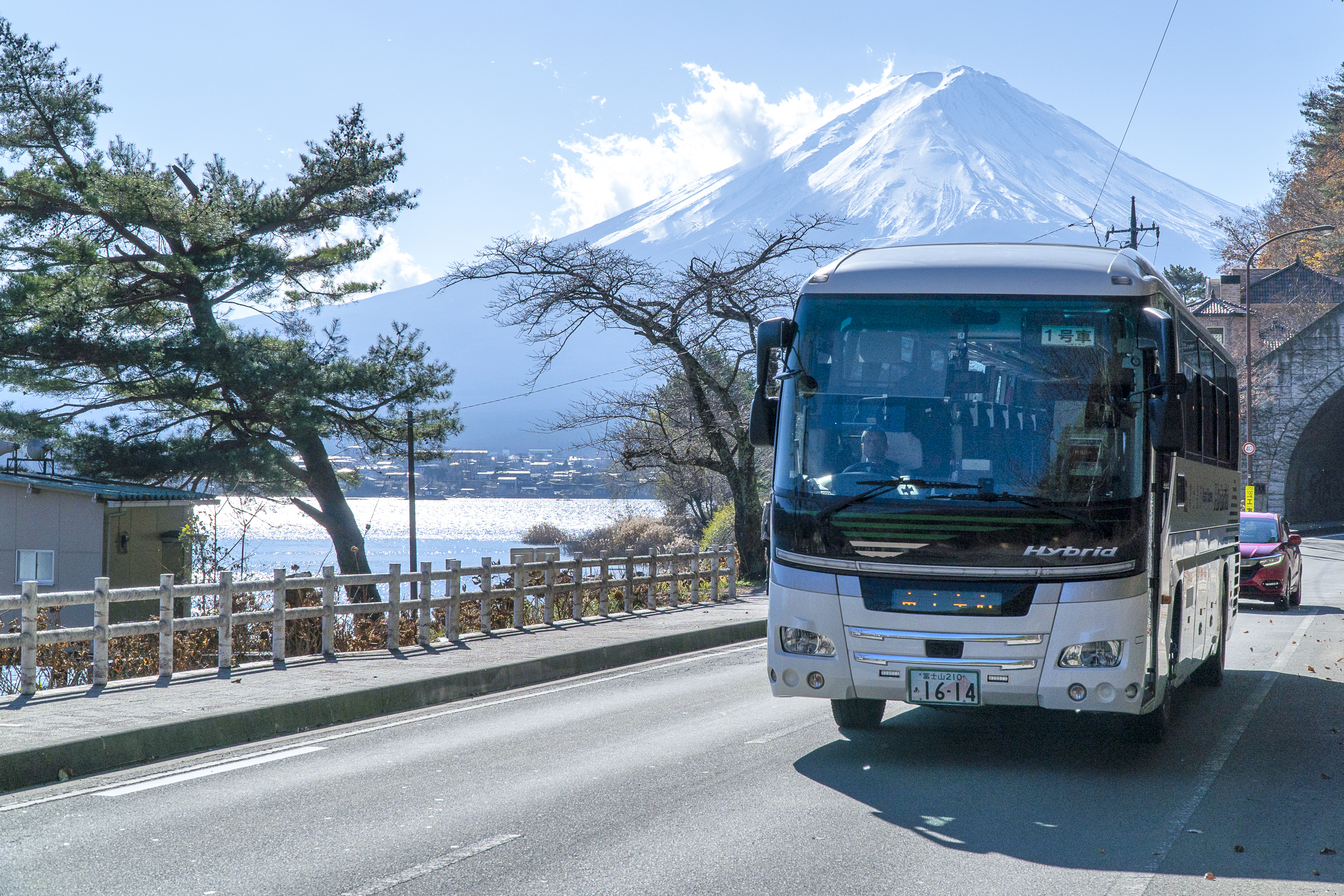 Tokyo Station / Ueno Station 〜 Fuji-Q Highland / Kawaguchiko / Lake Yamanaka Area Highway Bus Ticket - Photo 1 of 6