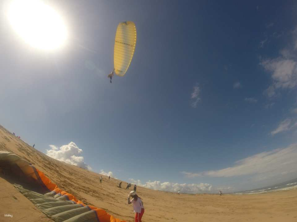 Tottori Sand Dunes Paragliding Experience - Photo 1 of 5