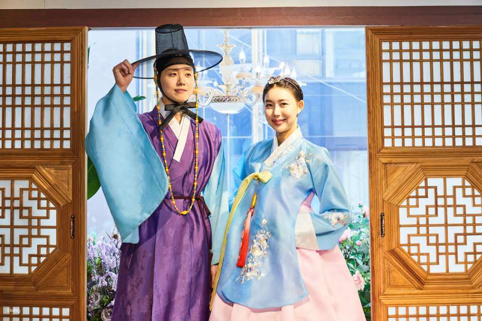 Traditional Hanbok Experience in Myeong-dong with In-House Studio - Photo 1 of 2