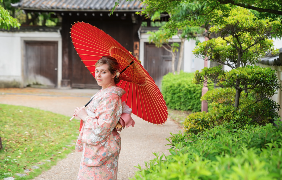 Tsutenkaku Rickshaw and Kimono Experience | Personalized Dressing, Strolling along the Classic Shinsekai Route | Kimono Rental Botan - Photo 1 of 8