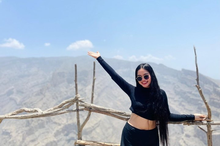 Private Full Day Guided Balcony Walk Hiking to Jebel Shams - Photo 1 of 22