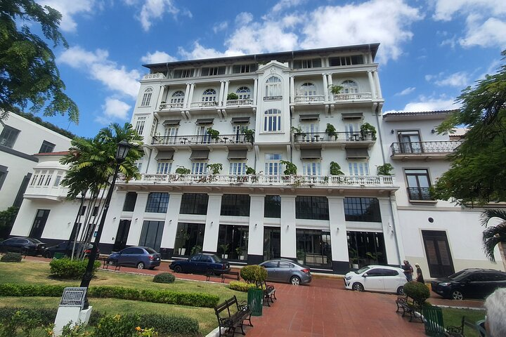 Casco Viejo Sunset Walk with Santa Ana & Fish Market - Photo 1 of 17