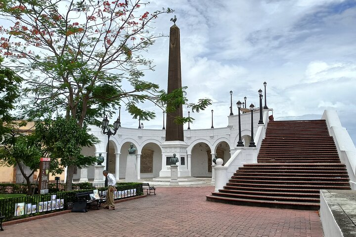 Monument to the Panama Canal, Plaza de Francia.