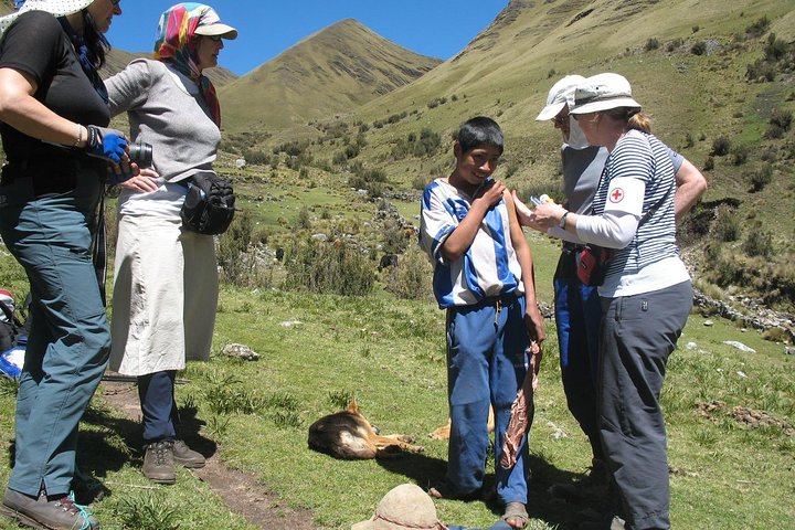 Alpamayo Trek 11 days Garampayoc - Comunity Support  - Photo 1 of 10