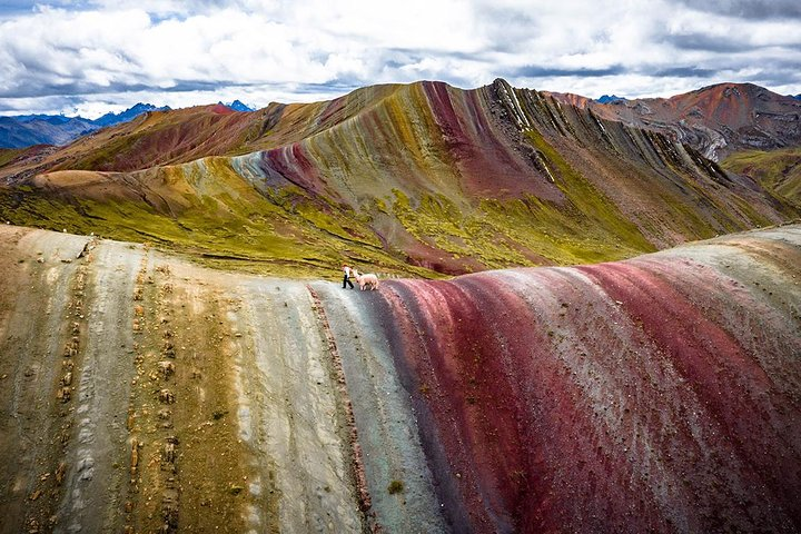 Francisco & Jorgito walking on the Rainbow of Palccoyo! An easy trek of 50min. roundtrip.