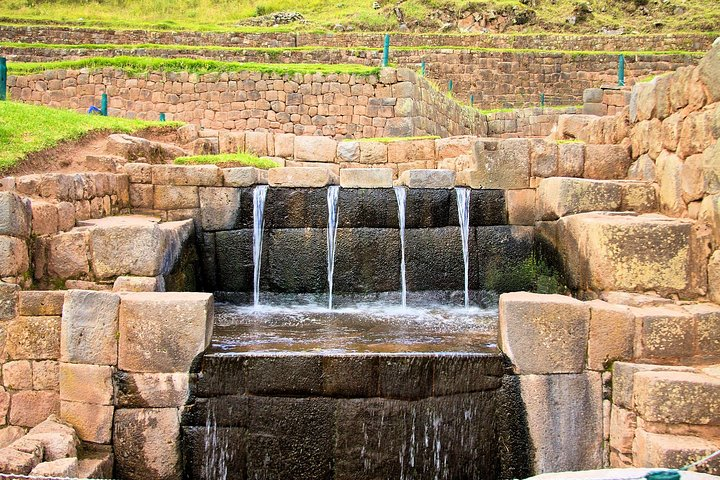 Tipón_water_channeling