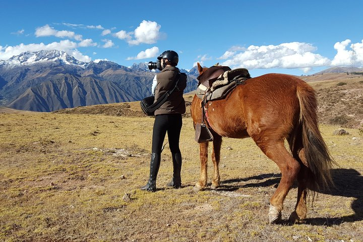 horse riding to sacsayhuaman