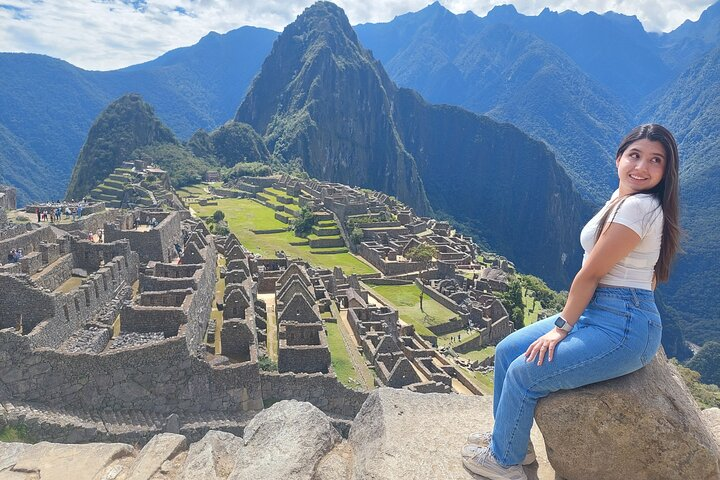 Tourist Transportation WITH ALEX - Photo 1 of 3