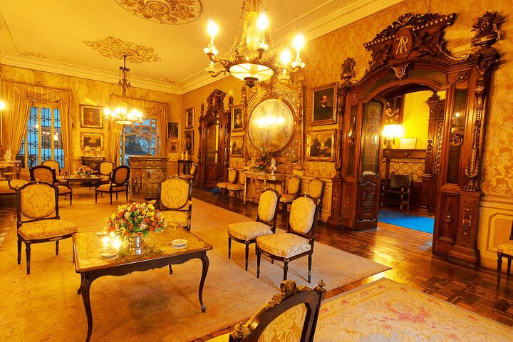 Aliaga Family House, dates from the 16th century, it has been inhabited by the same family for 17th generations.