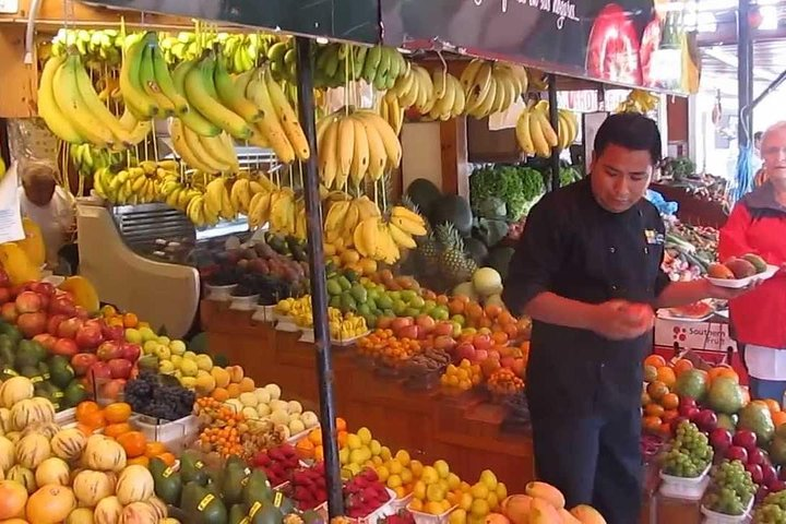 Disfrutando la comida peruana