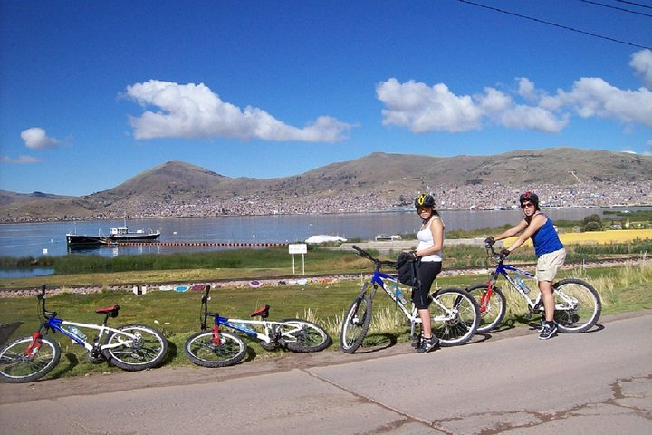 Mountain bike around Lake Titicaca - Photo 1 of 8