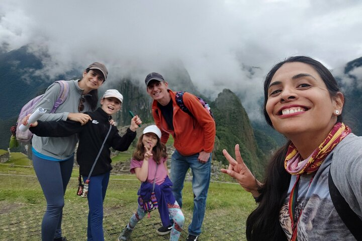 Explore Machu Picchu full of learning, games, simple language, fun and a lot of creativity and adventure