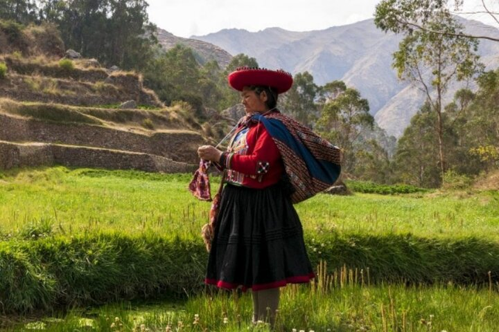 Sacred Valley: Kuper Bajo Weaving Experience, Chinchero and Moray - Photo 1 of 6