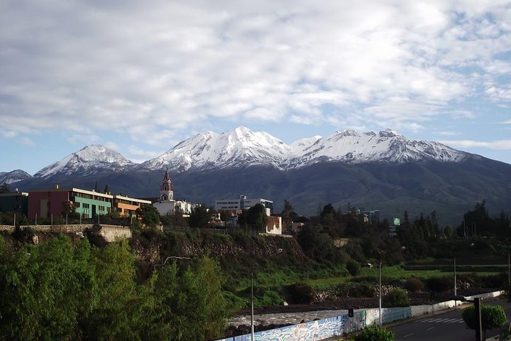 Arequipa y volcán Chachani
