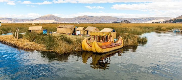 Titikaka Lake and Tipycal houses