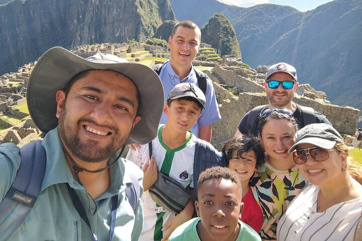 Tour Guide in Machu Picchu Citadel - Private tour - Photo 1 of 10