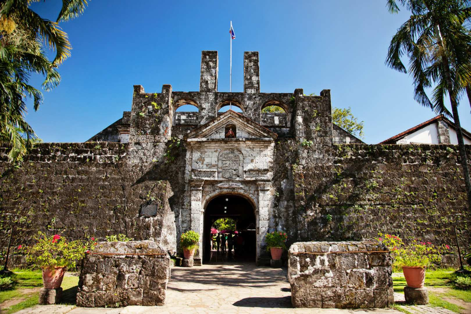 [Cebu] Heritage One-Day Checkout Tour (Sirao Garden, Temple of Lea, Fort San Pedro, Santo Niño, Airport Transfer) - Photo 1 of 6