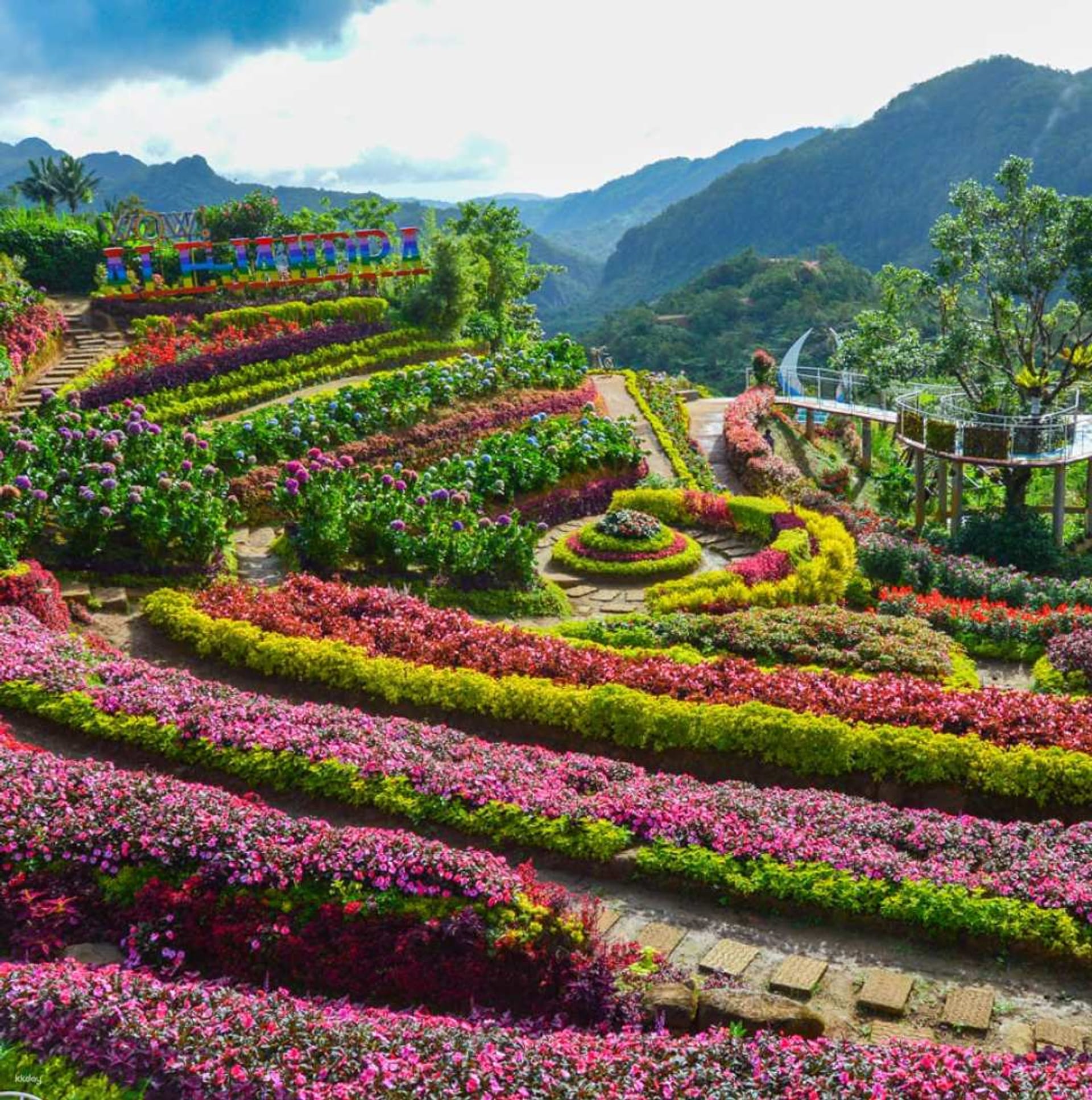 Cebu Mountain Tour: Sirao Flower Garden, Tops Lookout & Temple of Leah with Hotel Transfer | Philippines in Cebu | Pelago
