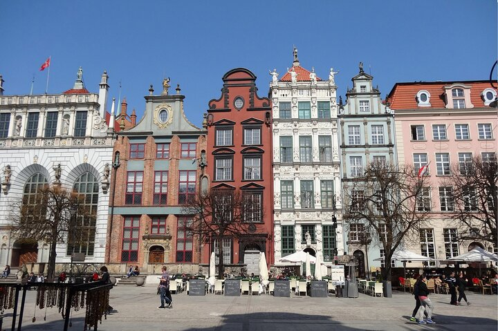 The facades of the Long Market.