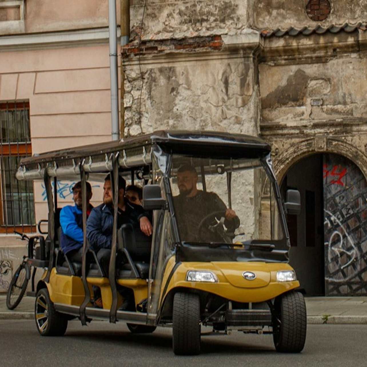 Krakow: City Sightseeing Tour by Electric Golf Cart + Audio Guide + Transfers - Photo 1 of 3