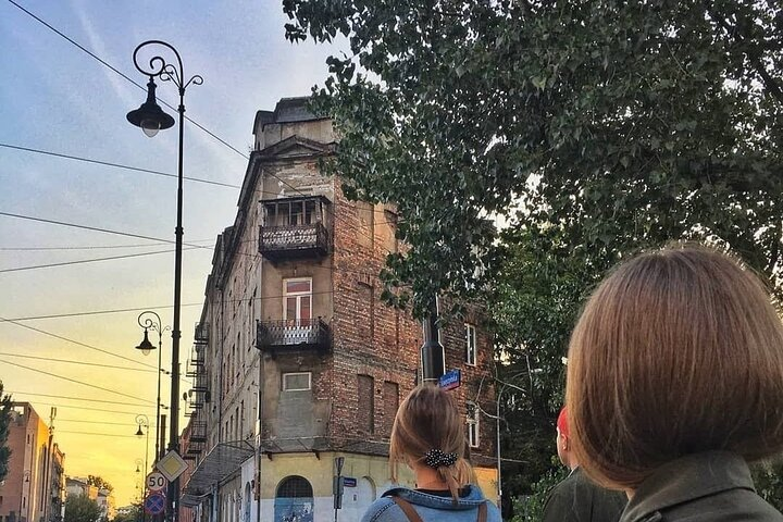 Praga is full of tenements from the turn of the 19th and 20th centuries. This is what makes this neighborhood so special.