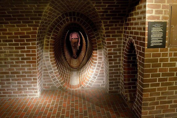 Warsaw Uprising Museum (1944) : PRIVATE SERVICE /inc. Pick-up/ in Warsaw | Pelago