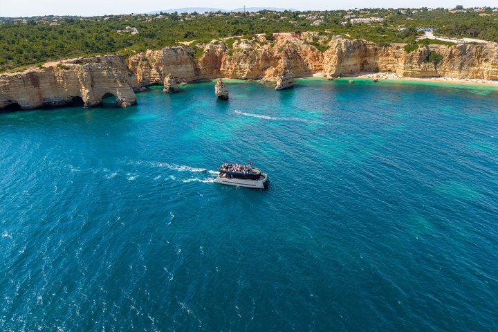 Albufeira: Brunch and Benagil Caves with Open bar - Photo 1 of 10