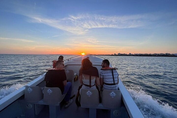 Benagil Passeio as Grutas com Pôr do Sol - Photo 1 of 6